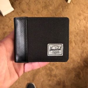 Men’s HERSCHEL wallet.